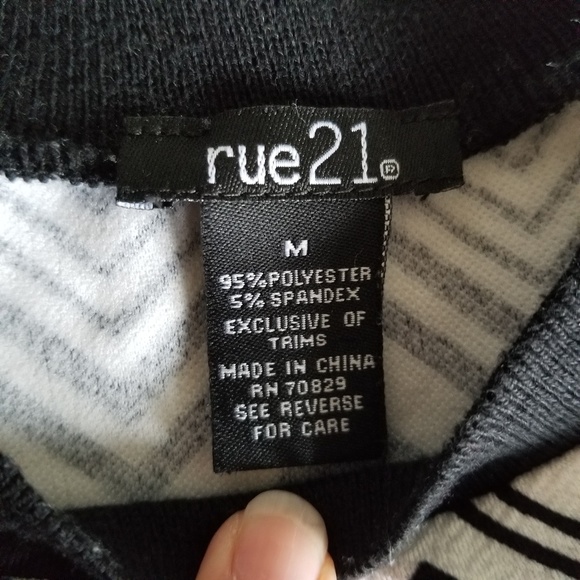 Chevron Black & White Crop Top Tee - Picture 5 of 5